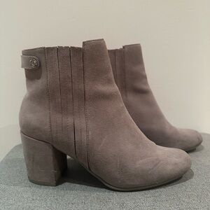 Elegant Suede Ankle Boots - Taupe